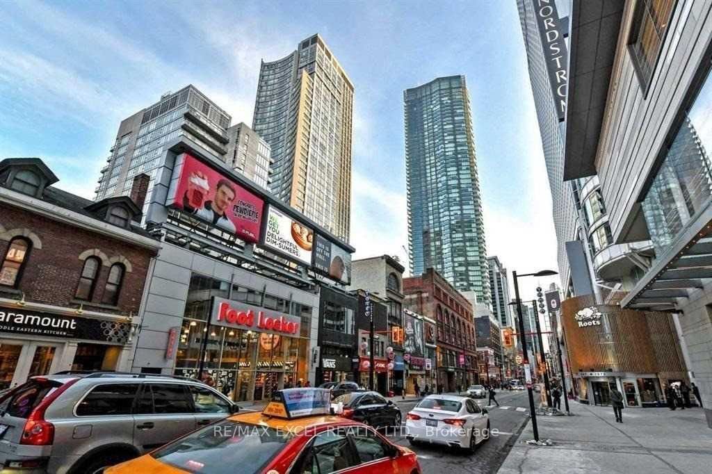 197 Yonge St, unit 1708 for rent