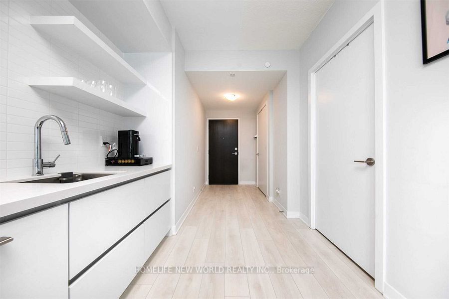 2221 Yonge St, unit 2806 for rent