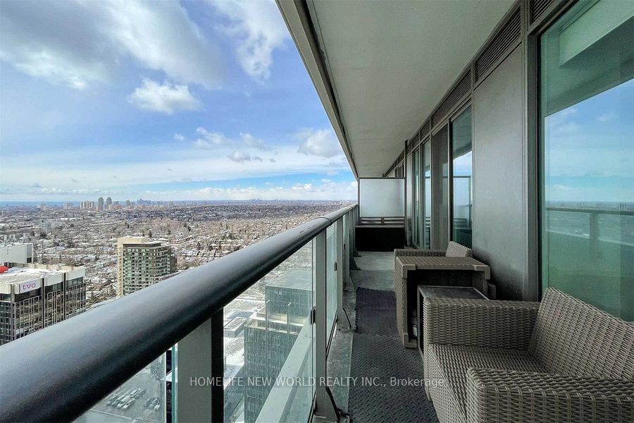 2221 Yonge St, unit 2806 for rent