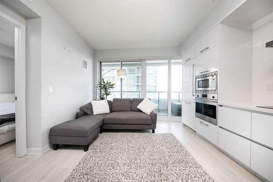 2221 Yonge St, unit 2806 for rent