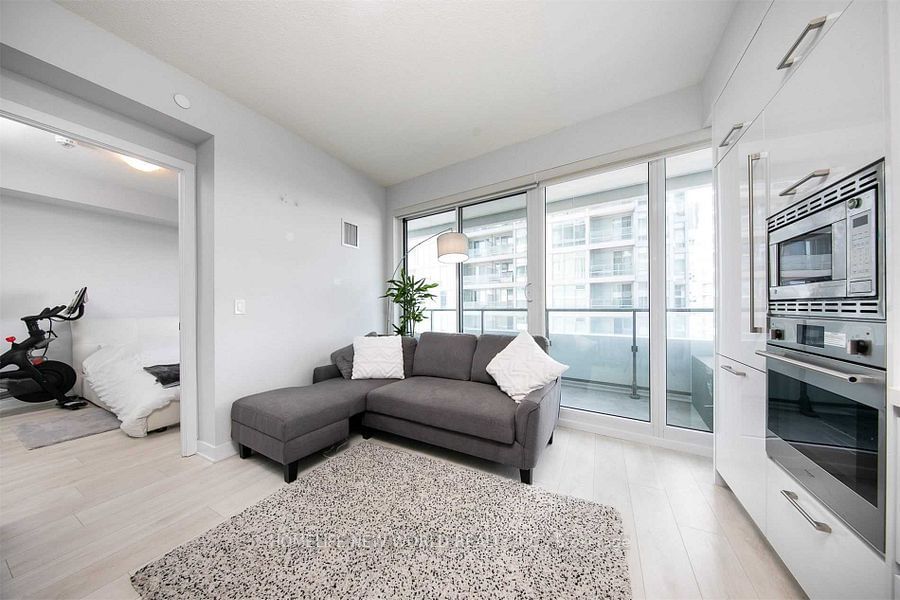 2221 Yonge St, unit 2806 for rent