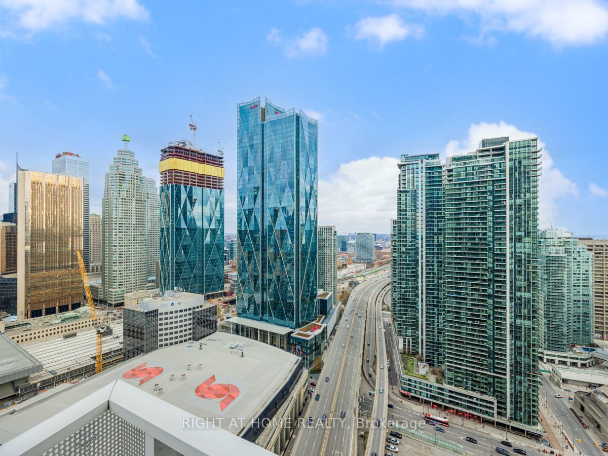 100 Harbour St, unit 3604 for rent