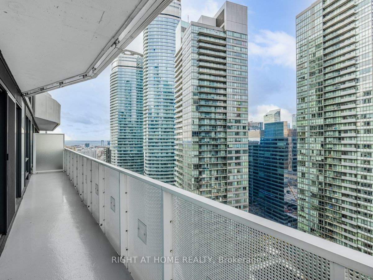 100 Harbour St, unit 3604 for rent