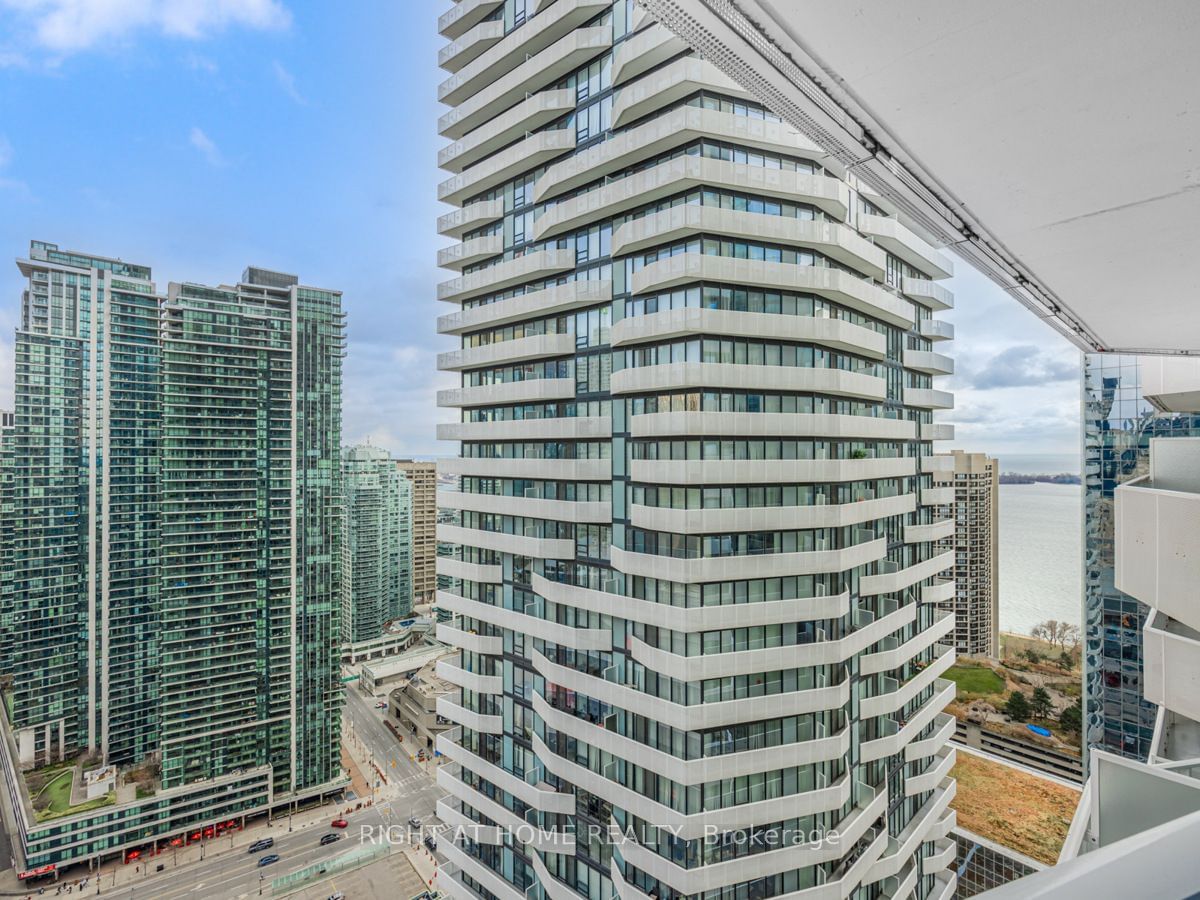 100 Harbour St, unit 3604 for rent