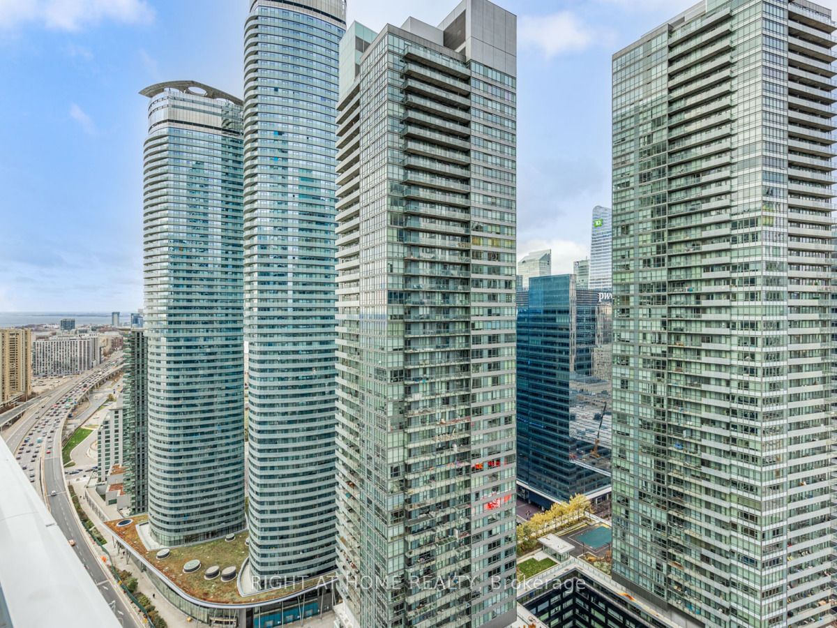 100 Harbour St, unit 3604 for rent