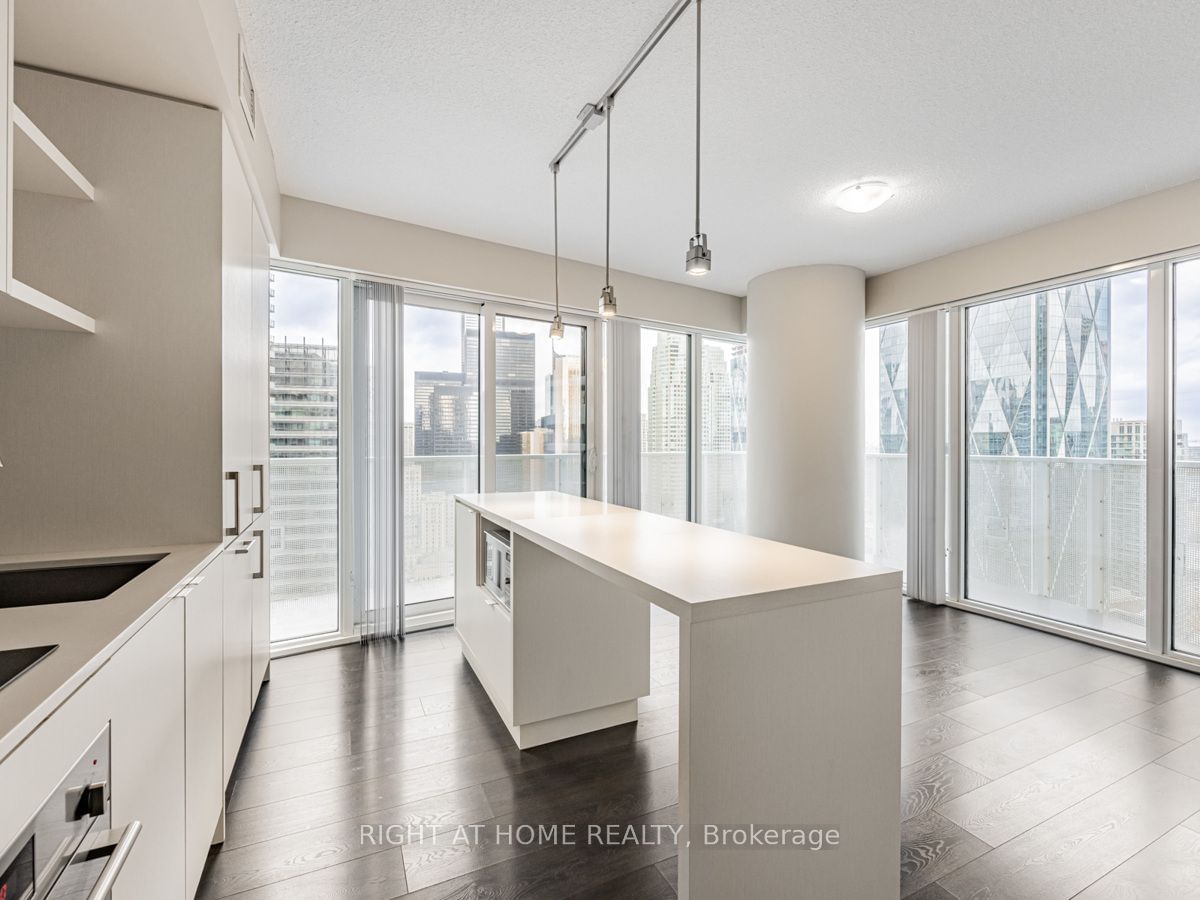 100 Harbour St, unit 3604 for rent