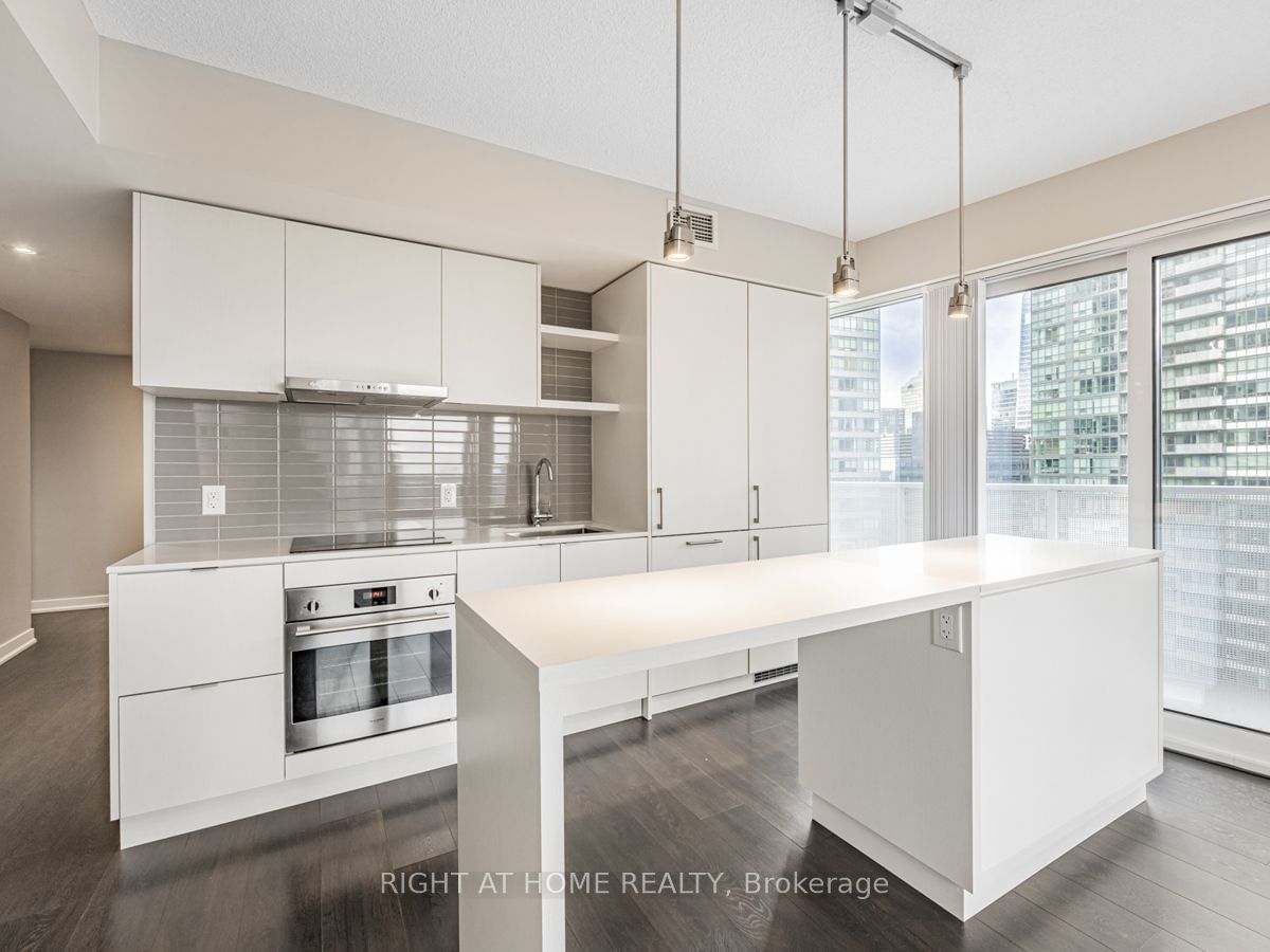 100 Harbour St, unit 3604 for rent