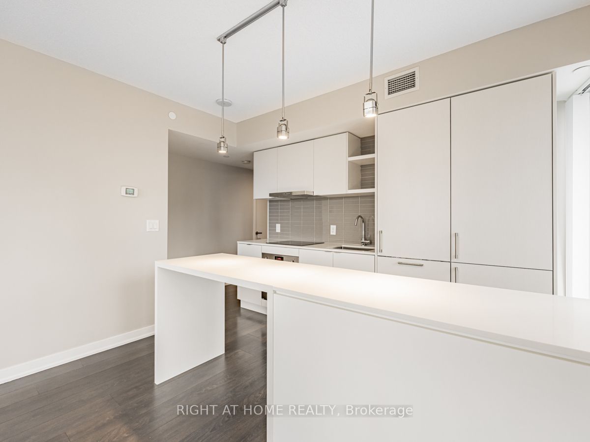 100 Harbour St, unit 3604 for rent