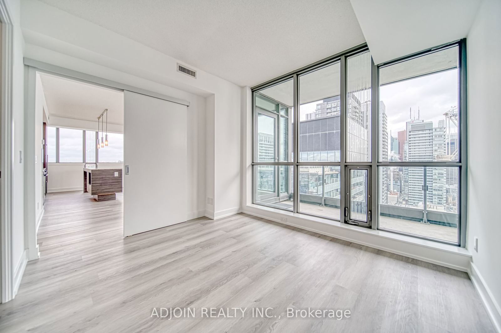 8 Charlotte St, unit 3303 for sale