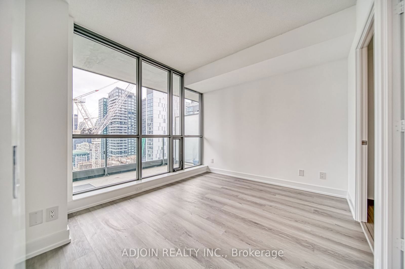 8 Charlotte St, unit 3303 for sale