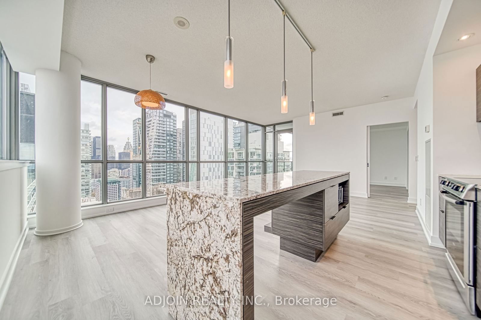 8 Charlotte St, unit 3303 for sale