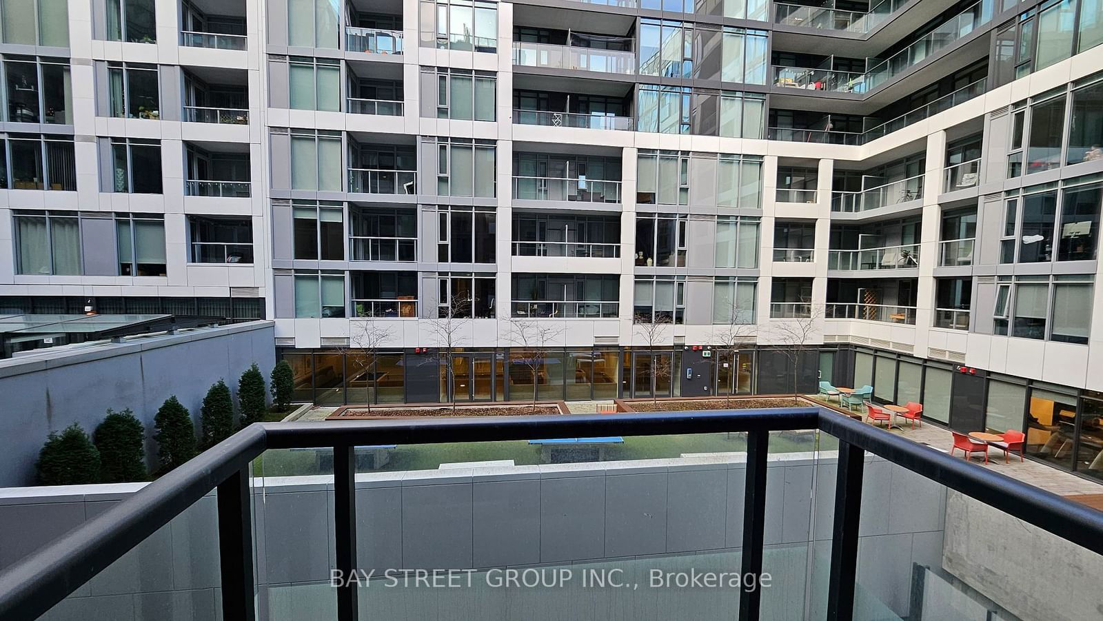 560 Front St W, unit 409 for rent