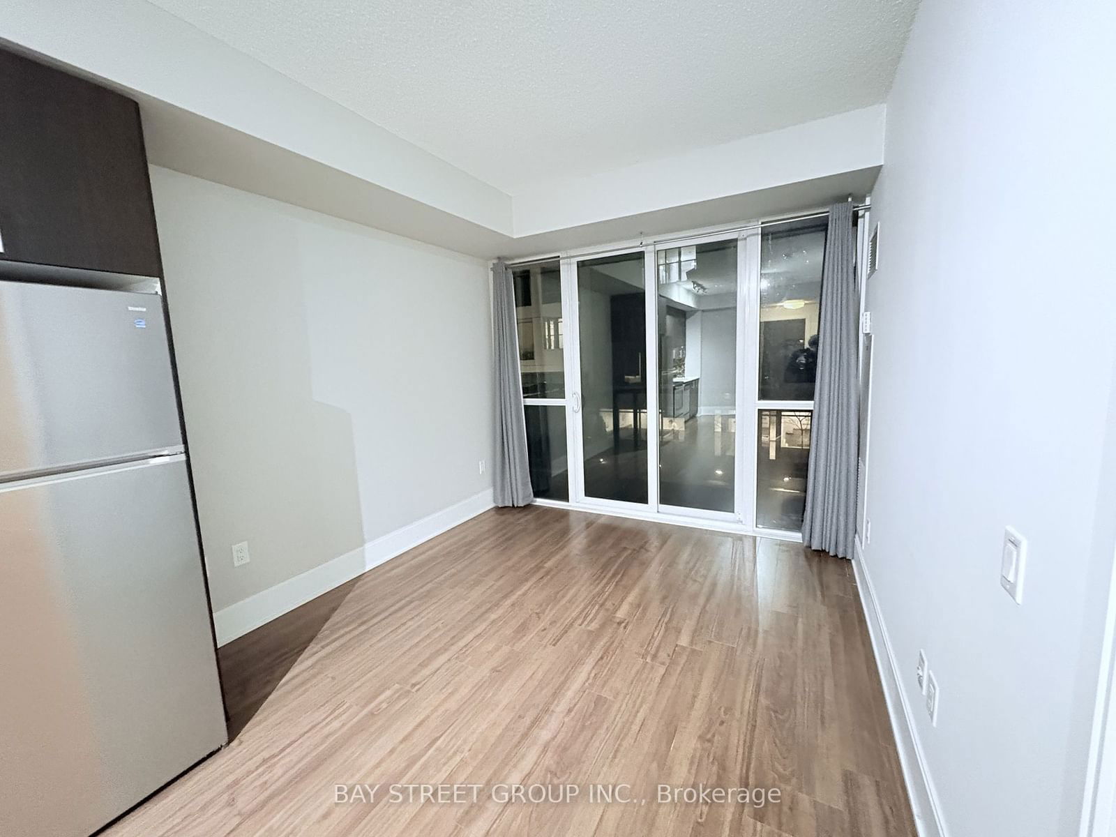 560 Front St W, unit 409 for rent