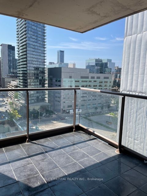 909 Bay St, unit 1505 for rent