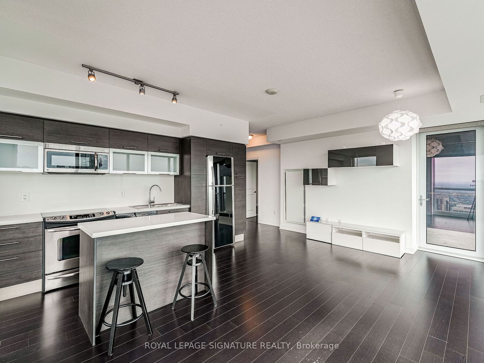 386 Yonge St, unit 4210 for rent