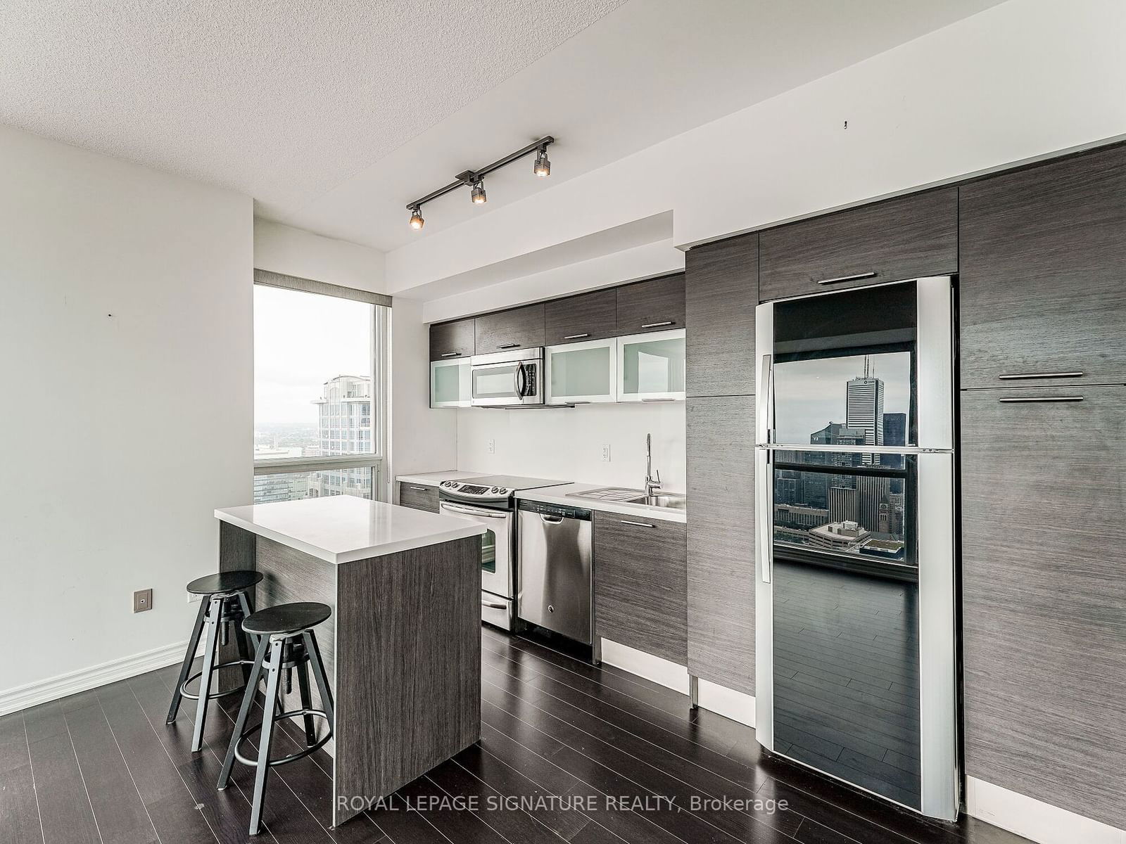 386 Yonge St, unit 4210 for rent