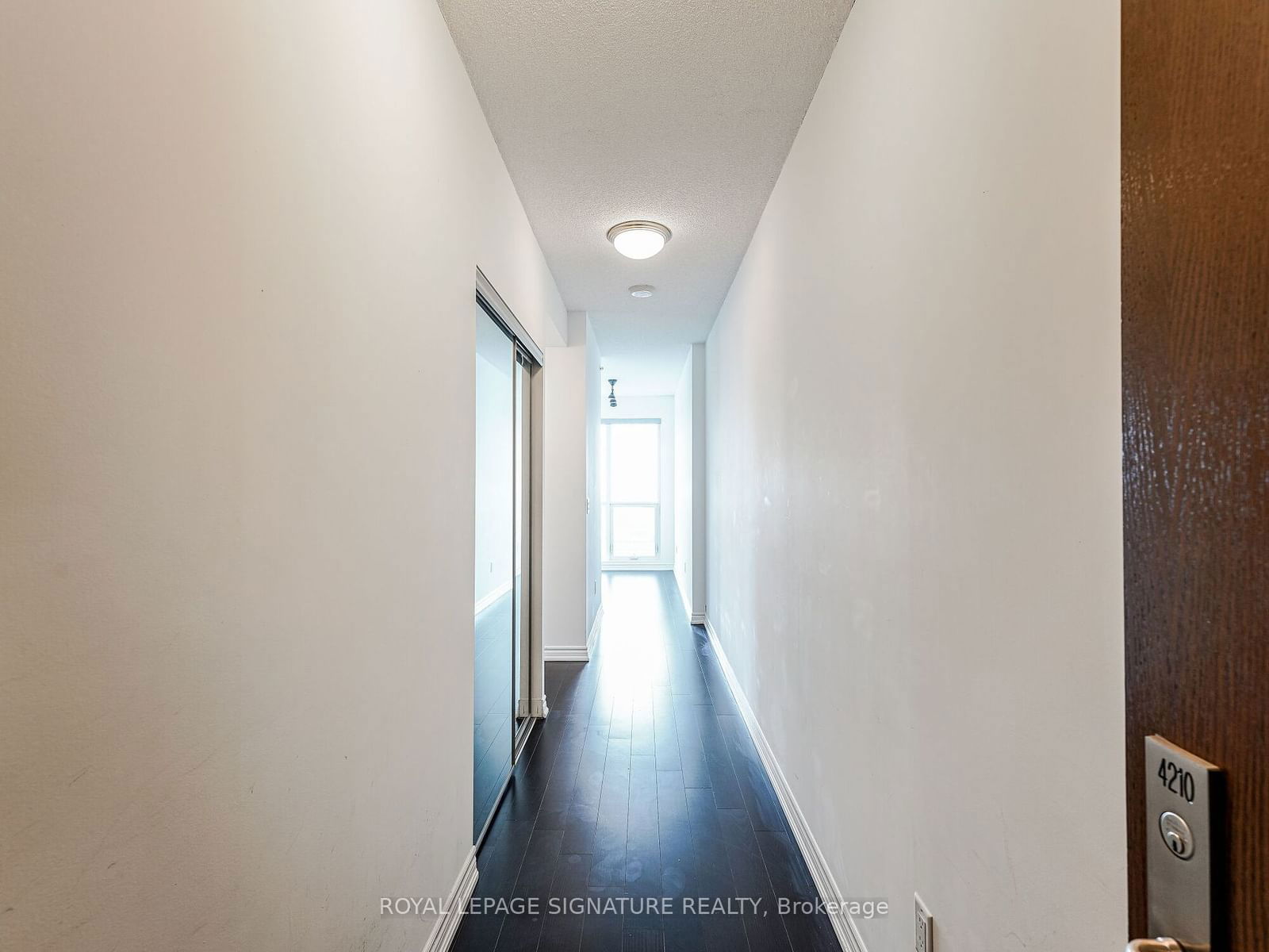 386 Yonge St, unit 4210 for rent