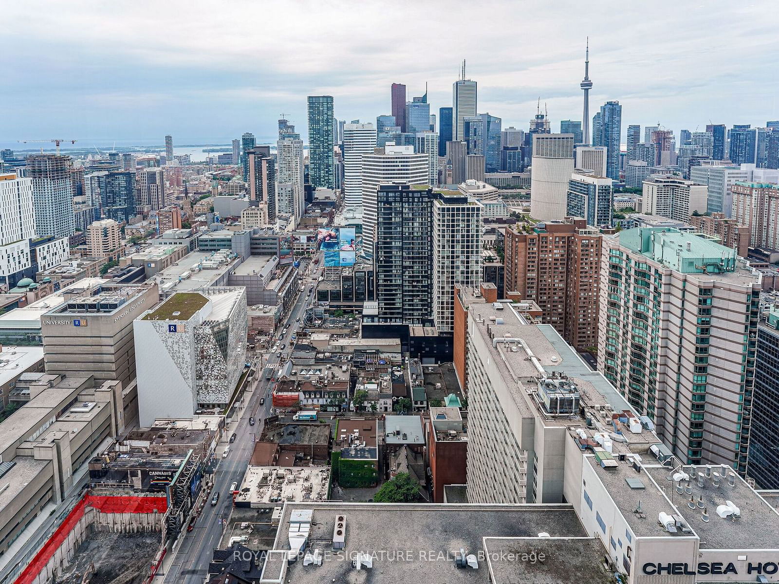 386 Yonge St, unit 4210 for rent