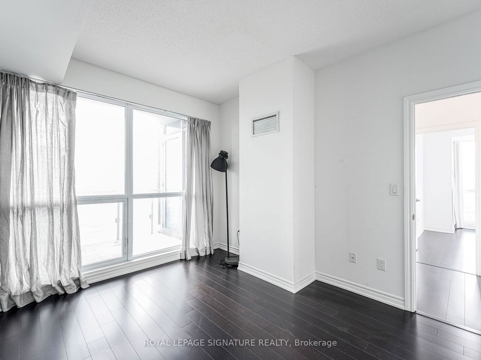 386 Yonge St, unit 4210 for rent