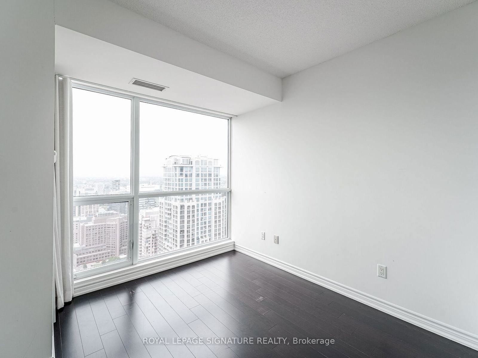 386 Yonge St, unit 4210 for rent