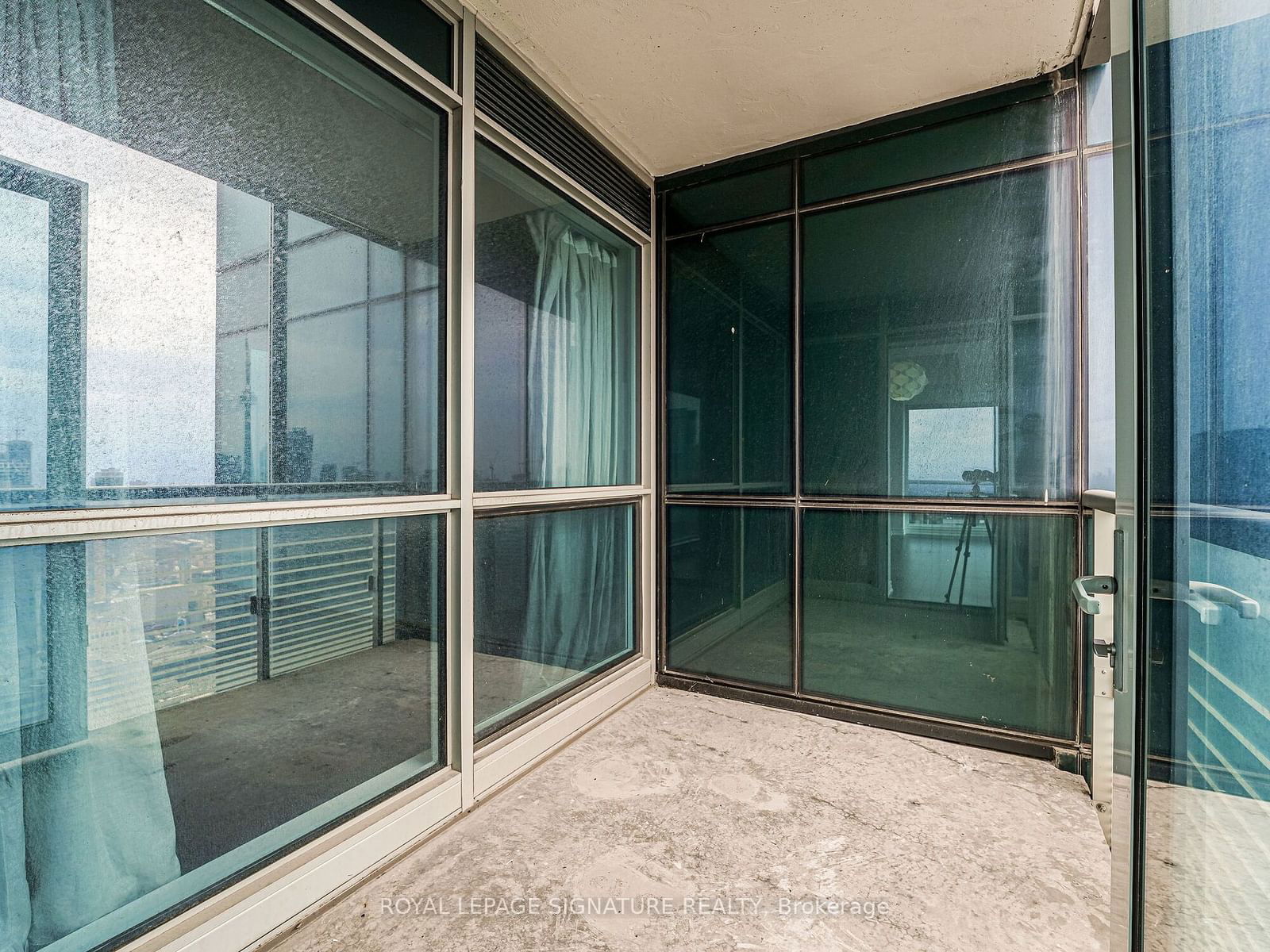 386 Yonge St, unit 4210 for rent