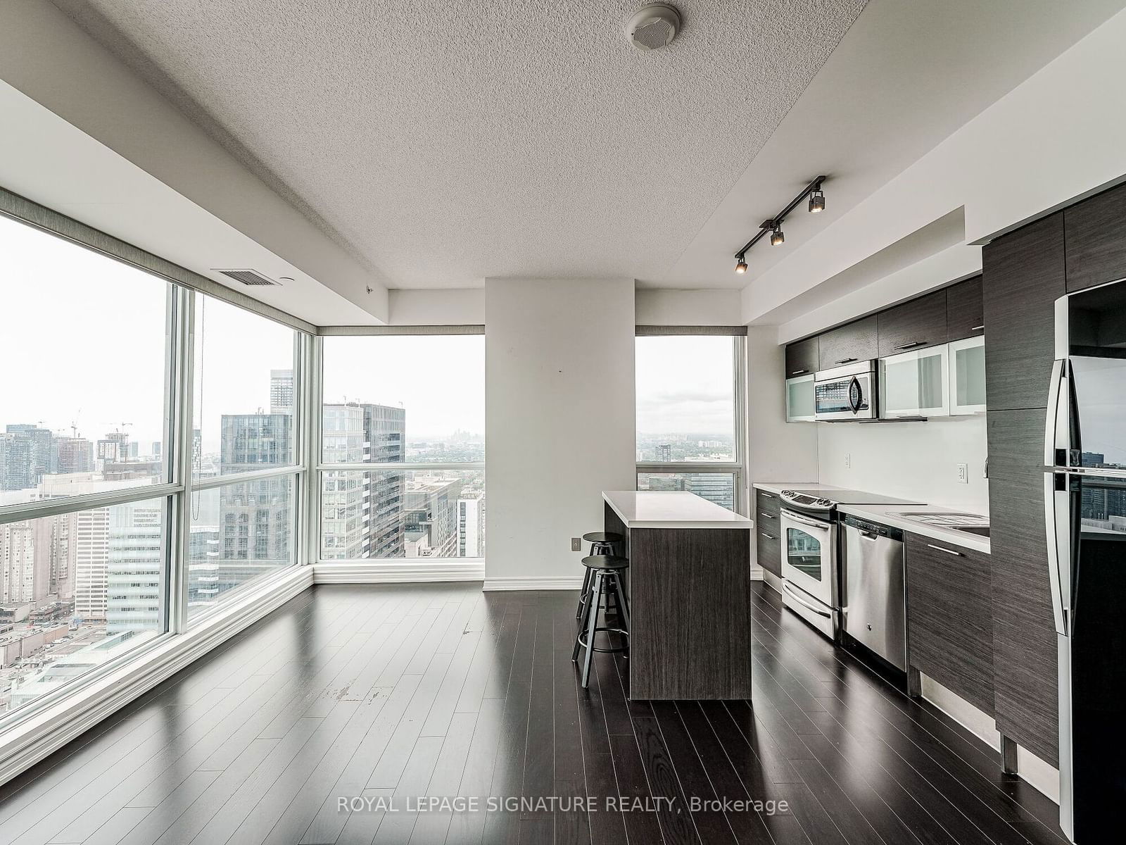 386 Yonge St, unit 4210 for rent