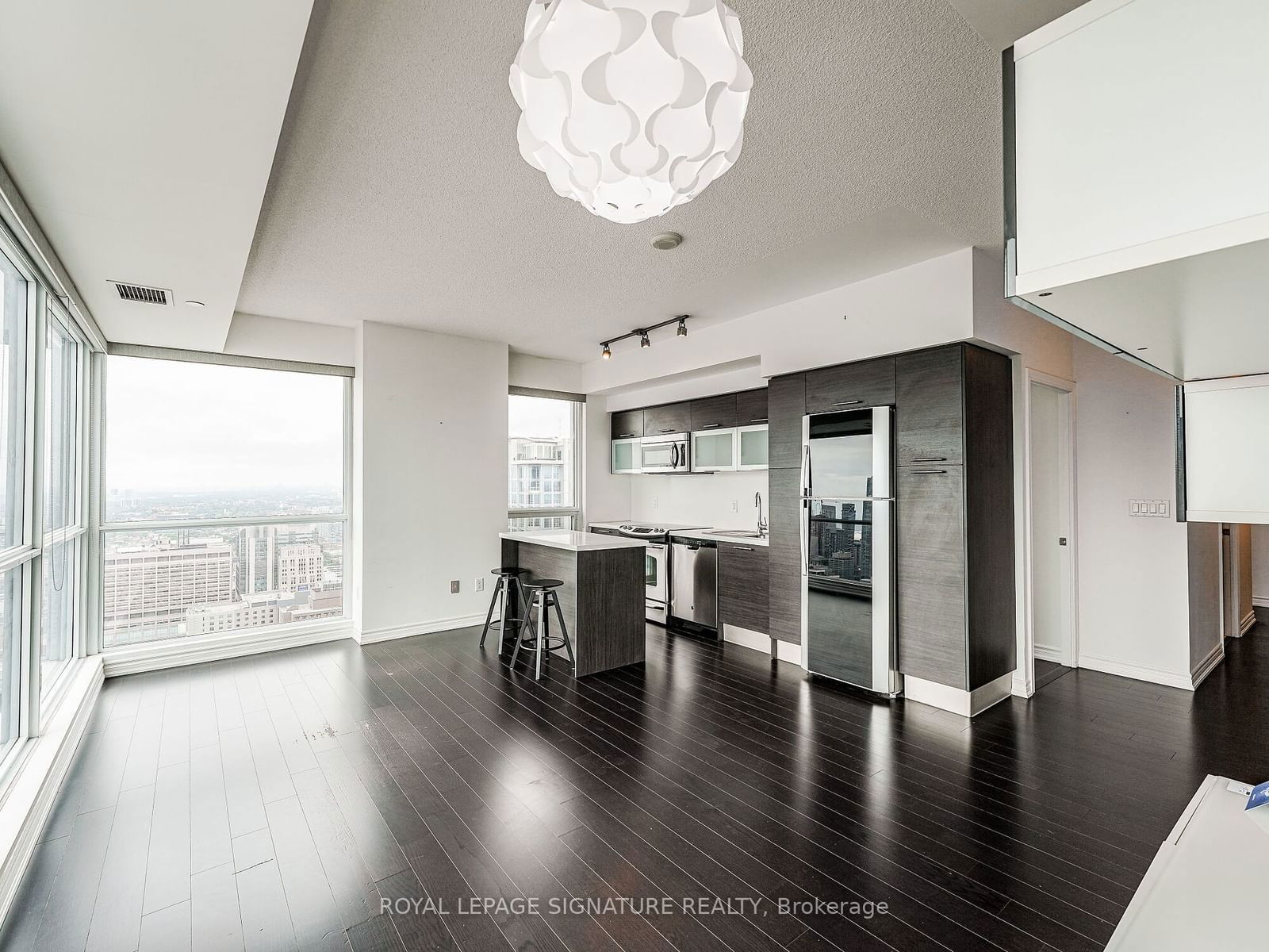 386 Yonge St, unit 4210 for rent