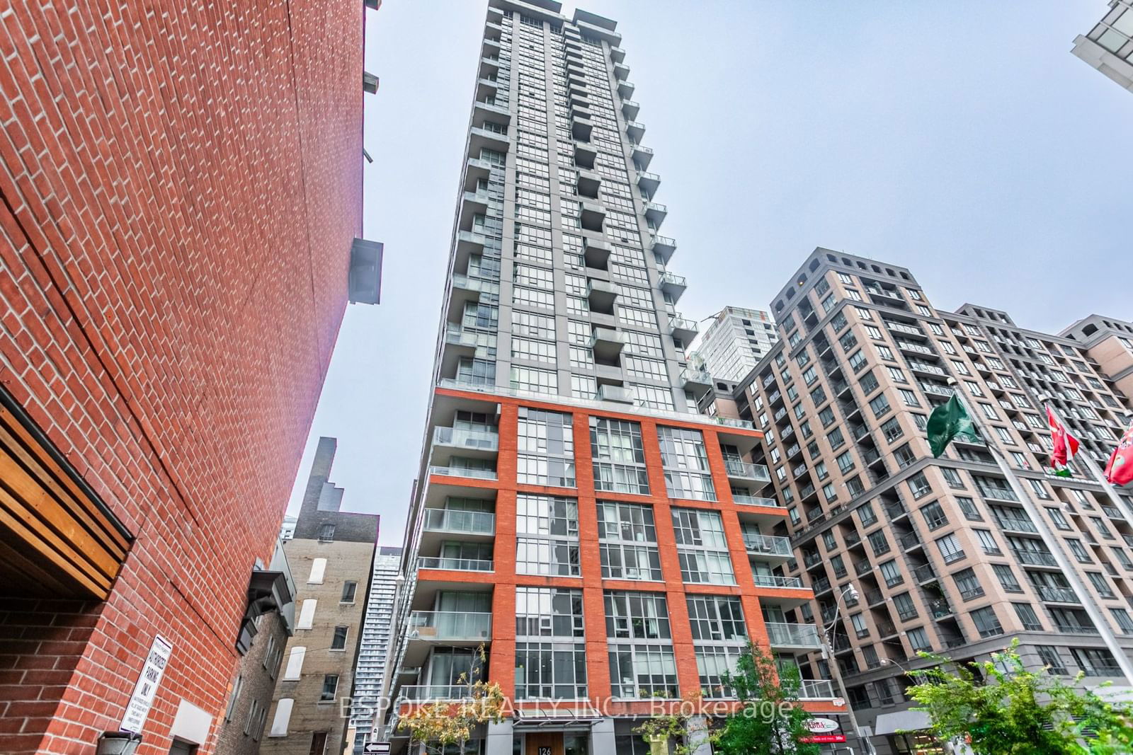 126 Simcoe St, unit 2104 for rent