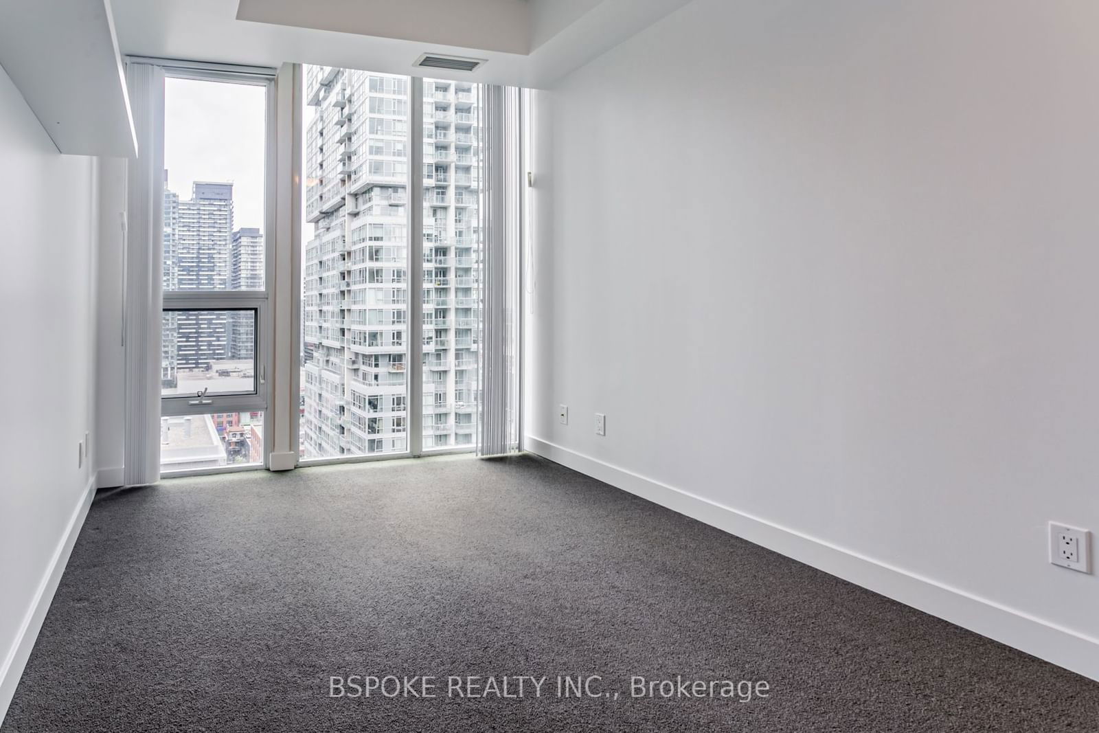 126 Simcoe St, unit 2104 for rent