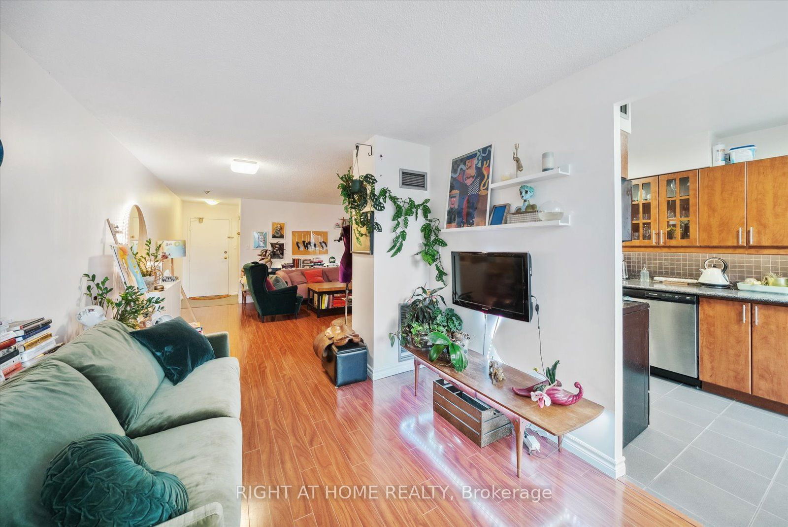 633 Bay St, unit 1407 for sale