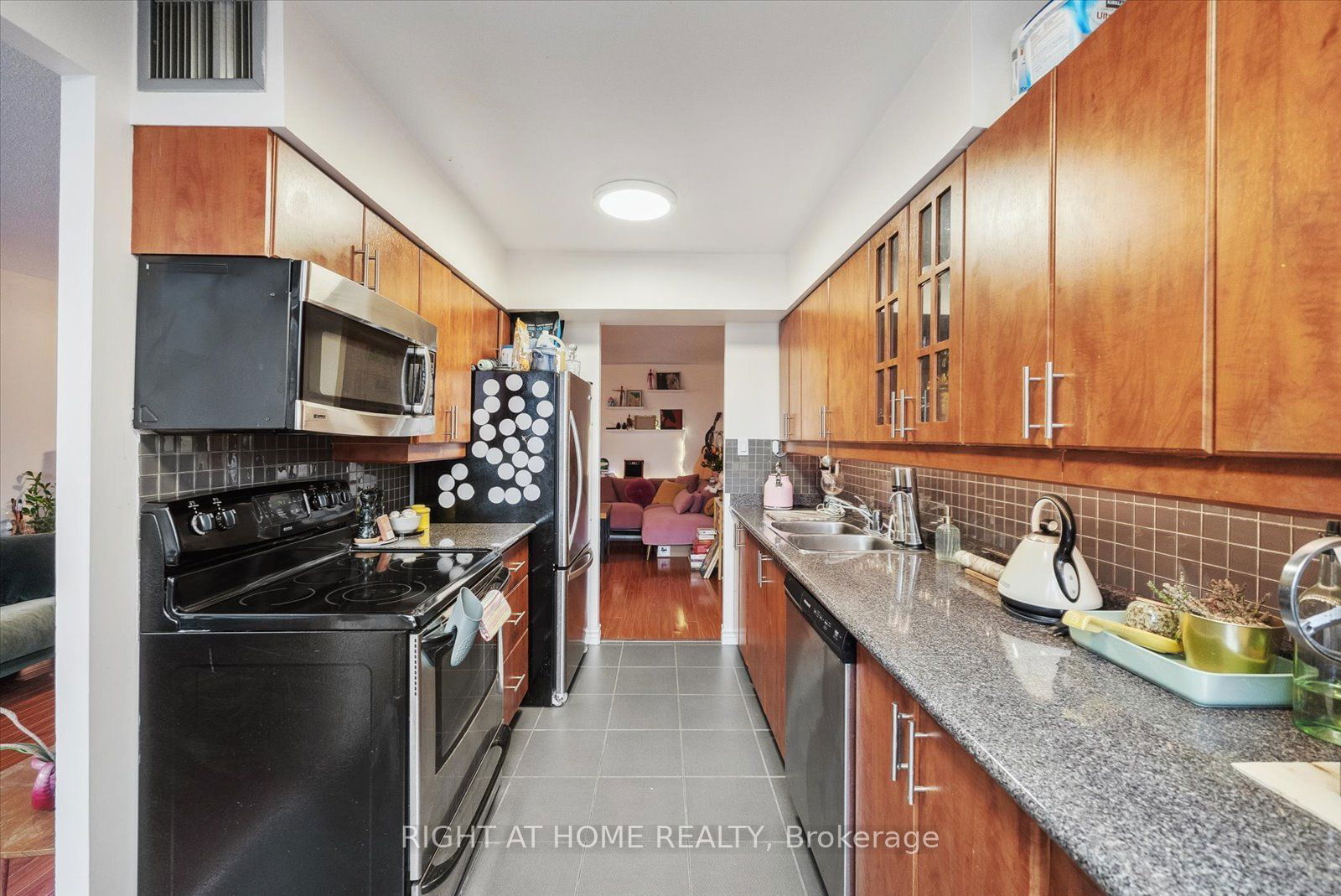 633 Bay St, unit 1407 for sale