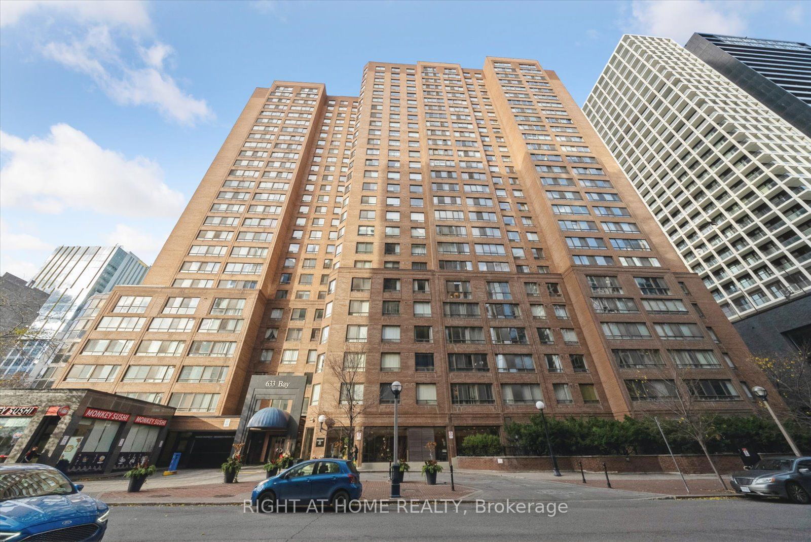 633 Bay St, unit 1407 for sale