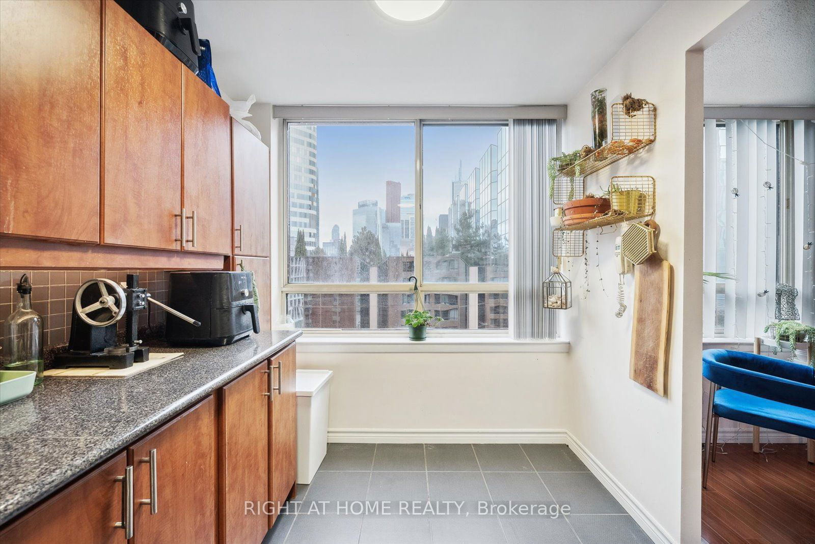 633 Bay St, unit 1407 for sale