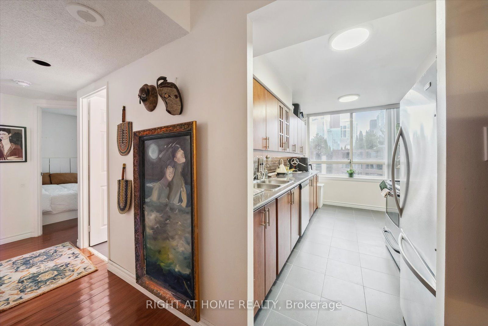 633 Bay St, unit 1407 for sale