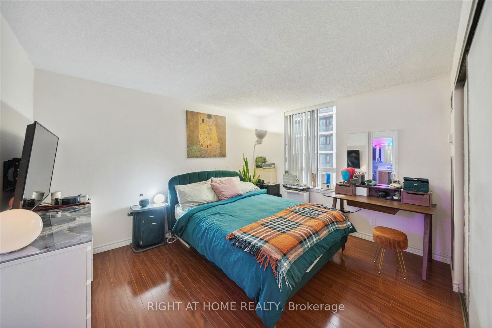 633 Bay St, unit 1407 for sale