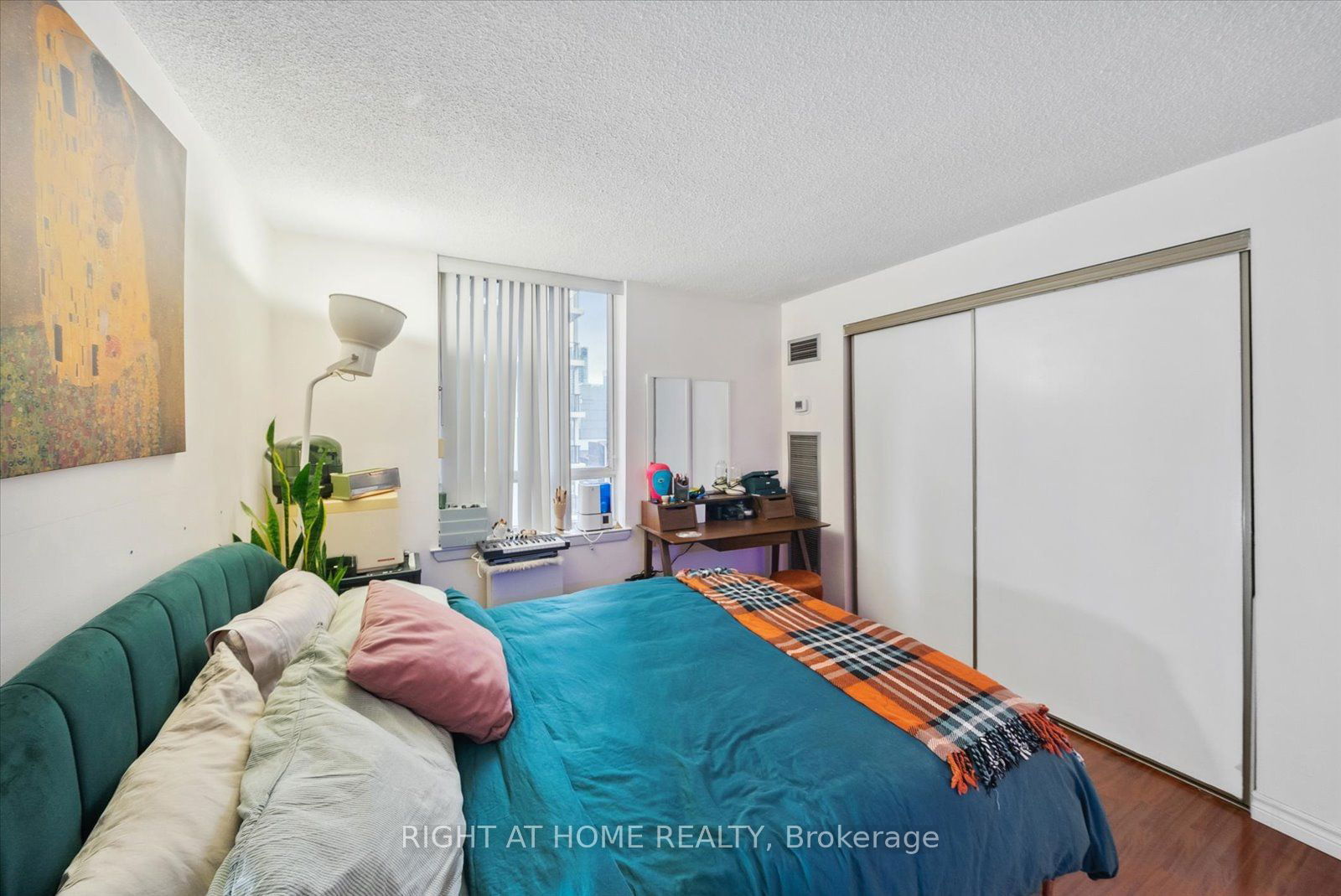 633 Bay St, unit 1407 for sale