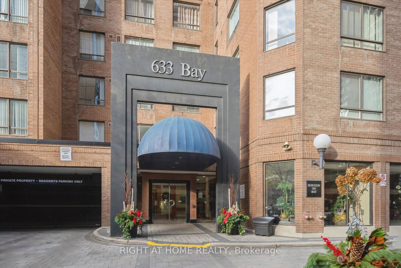 633 Bay St, unit 1407 for sale