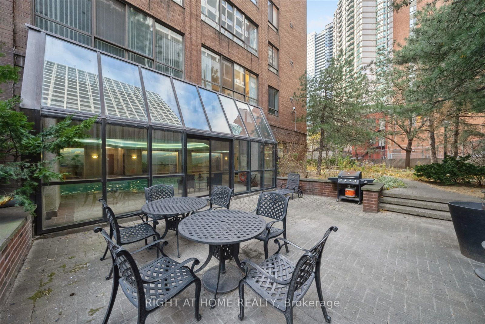 633 Bay St, unit 1407 for sale