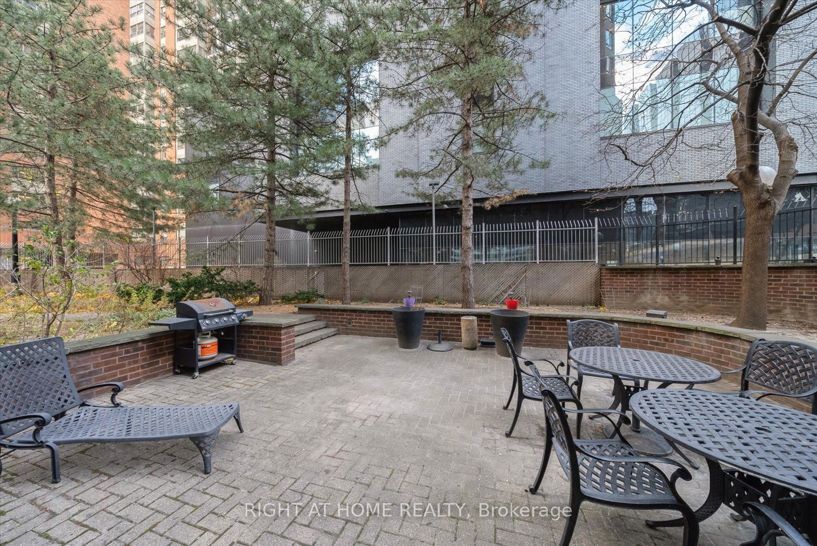 633 Bay St, unit 1407 for sale