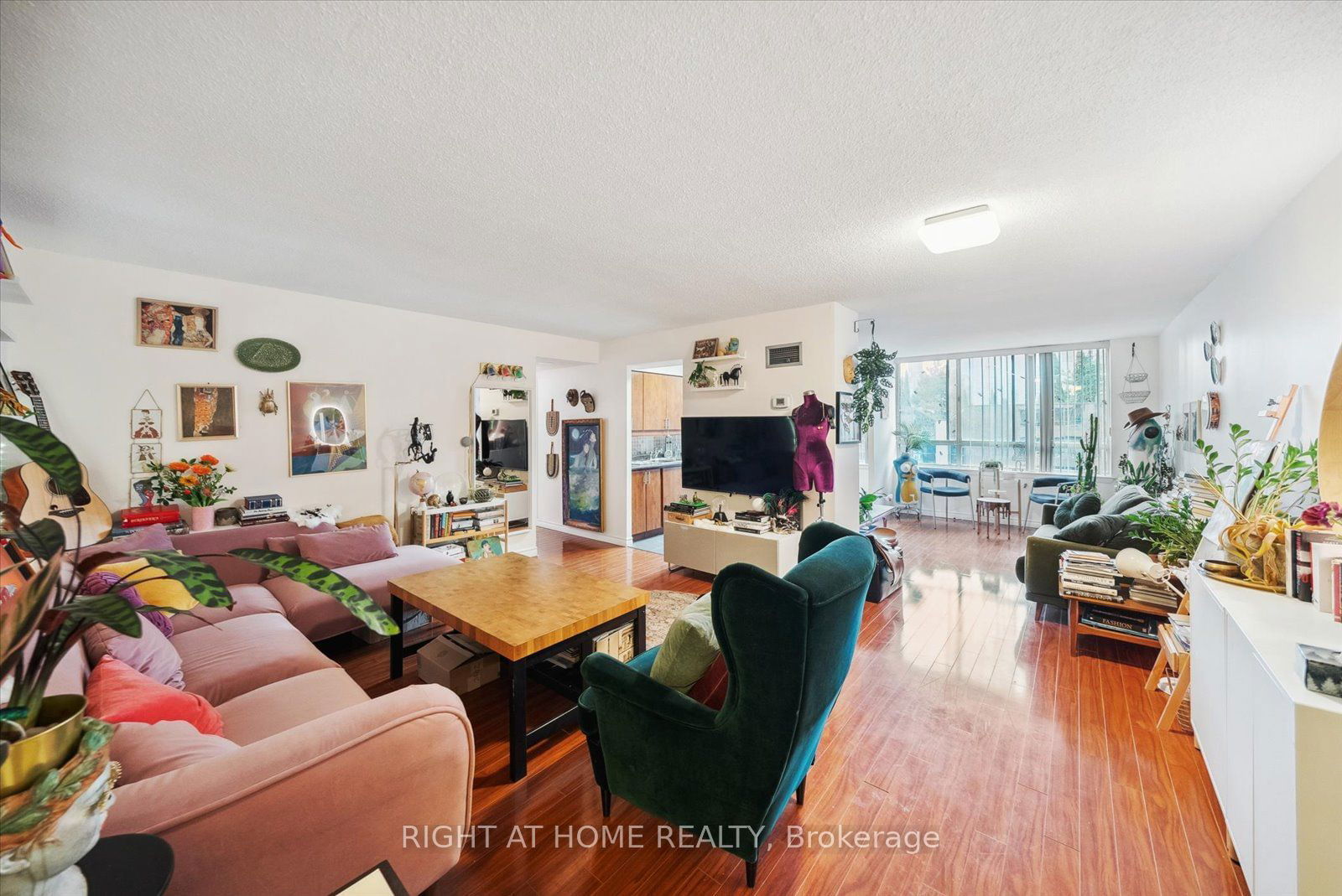 633 Bay St, unit 1407 for sale