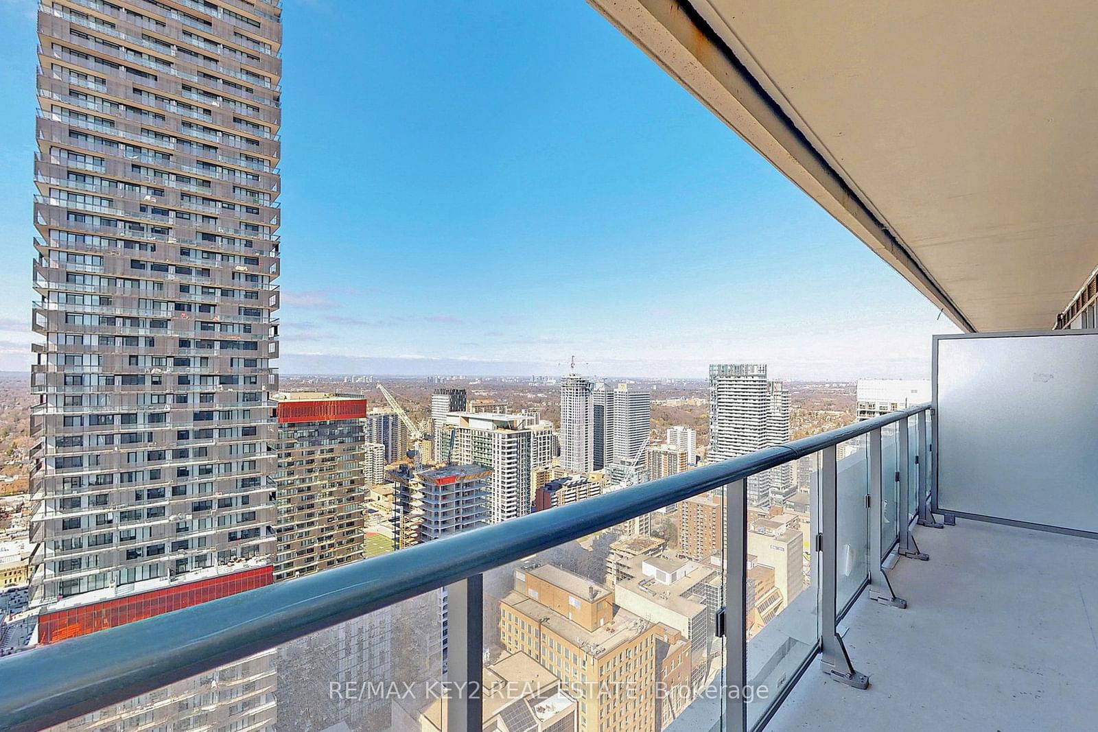 2221 Yonge St, unit 4010 for rent