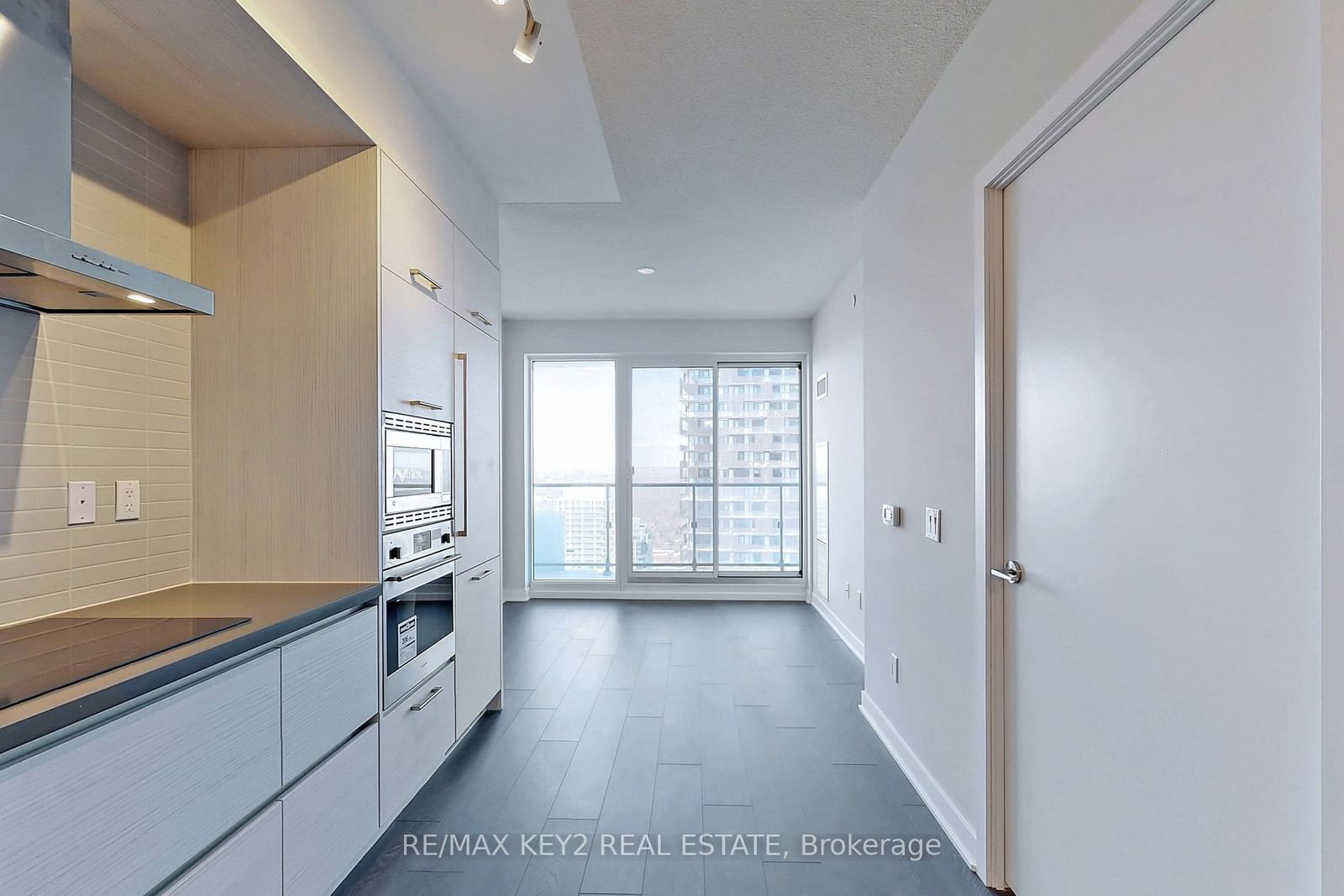 2221 Yonge St, unit 4010 for rent