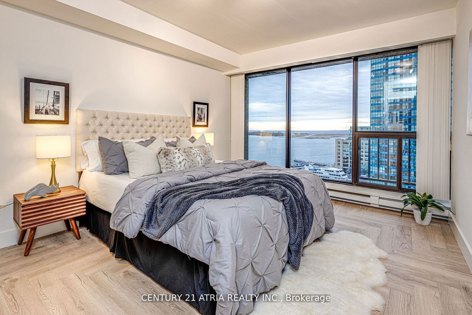 65 Harbour Sq, unit 1401 for sale