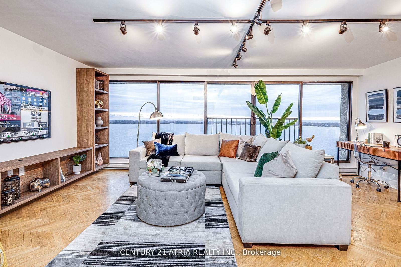 65 Harbour Sq, unit 1401 for sale