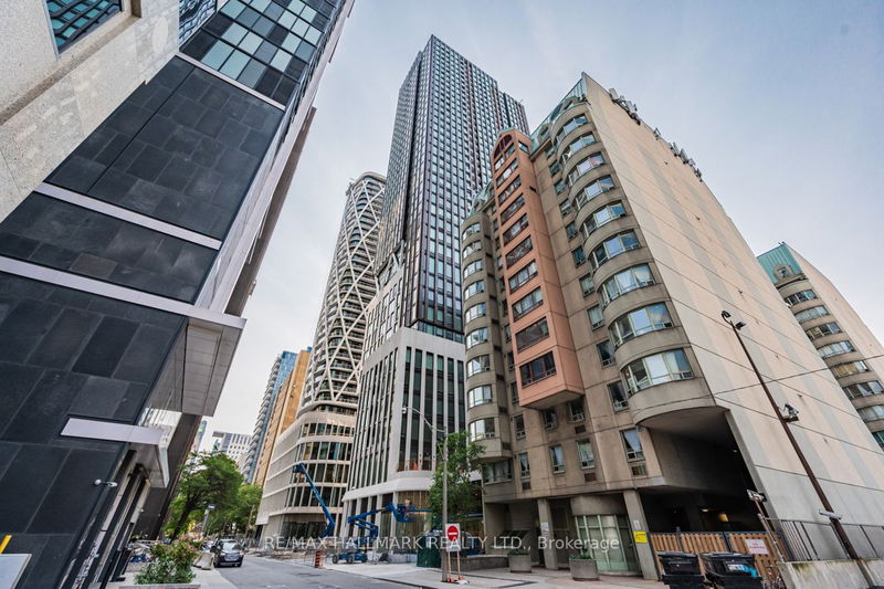 230 Simcoe St, unit 2411 for sale