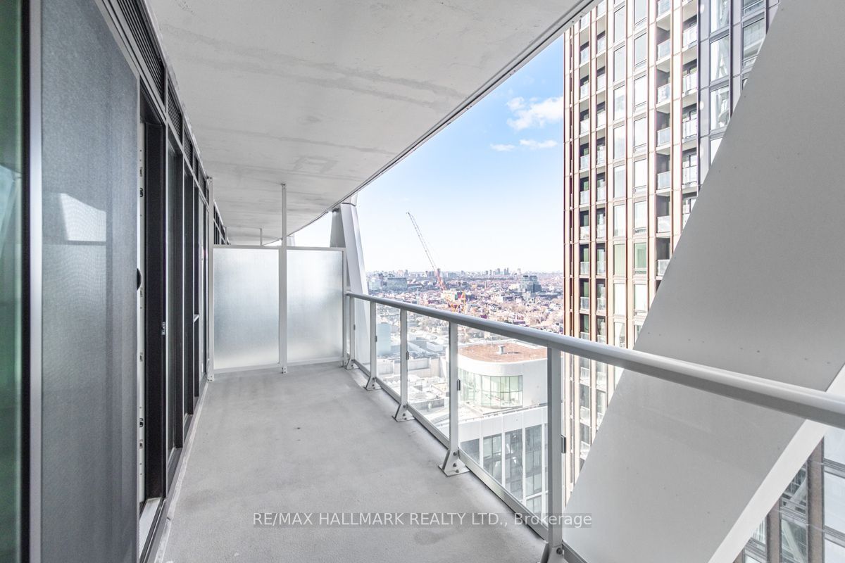 230 Simcoe St, unit 2411 for sale