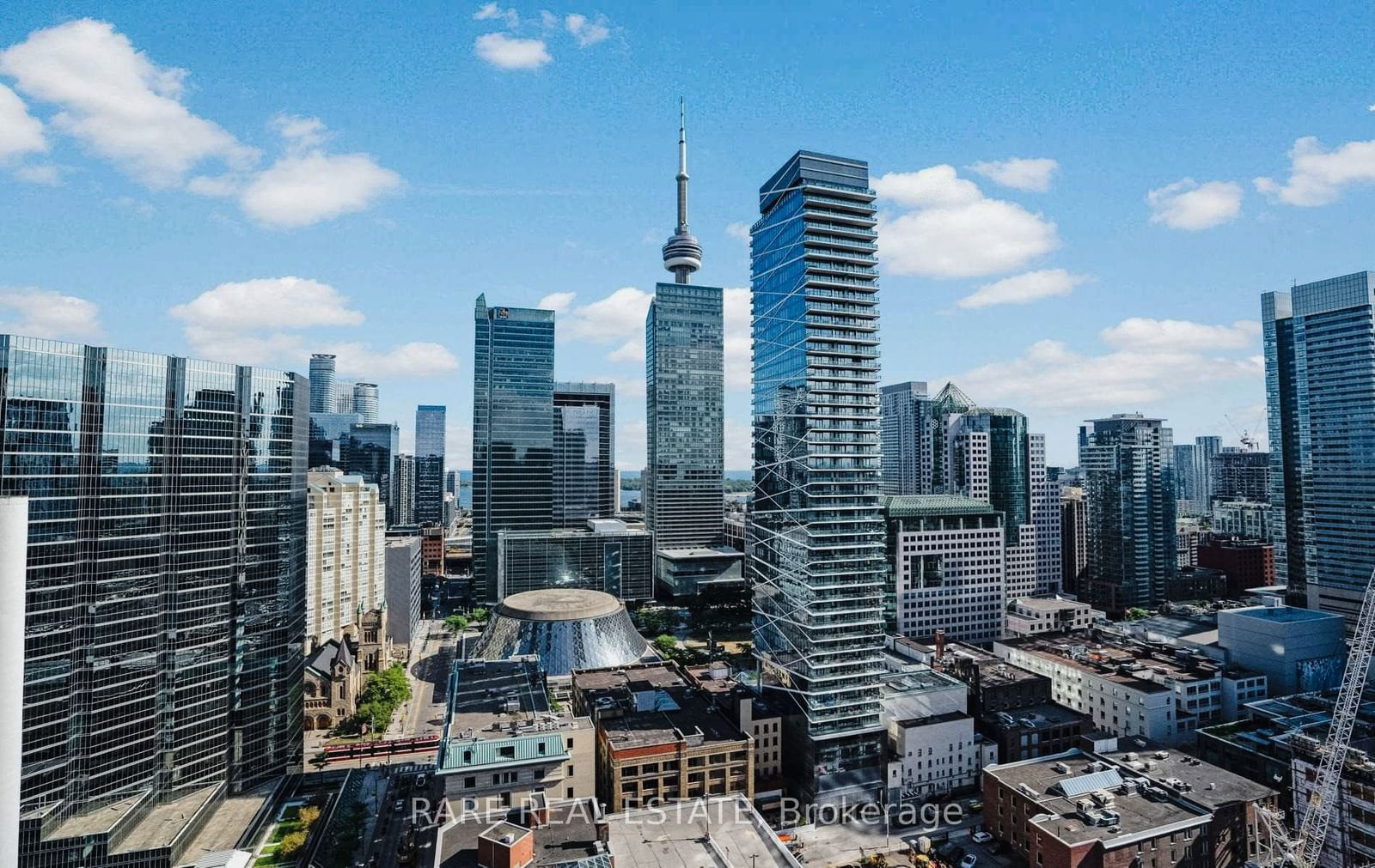 126 Simcoe St, unit 2708 for rent