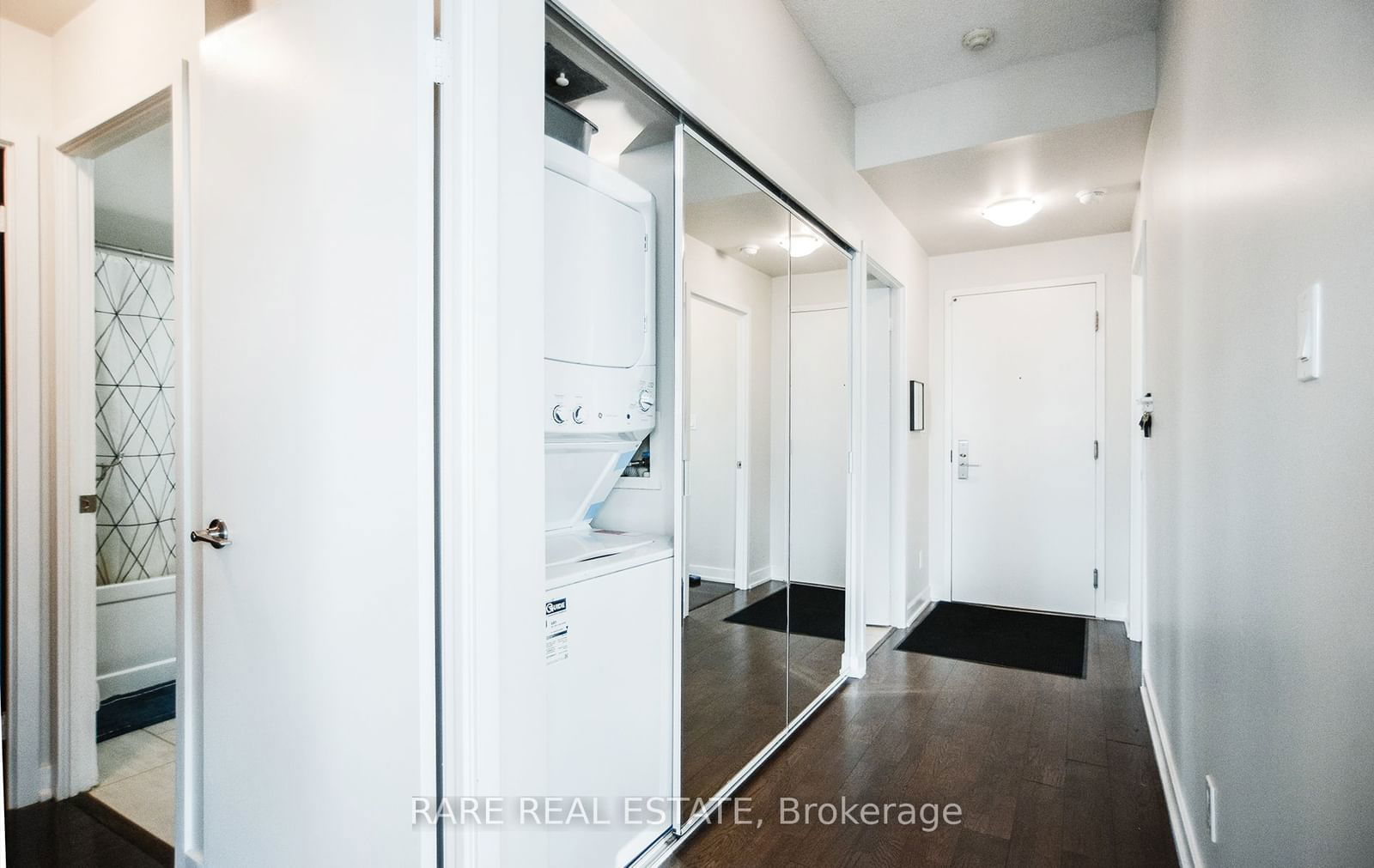 126 Simcoe St, unit 2708 for rent