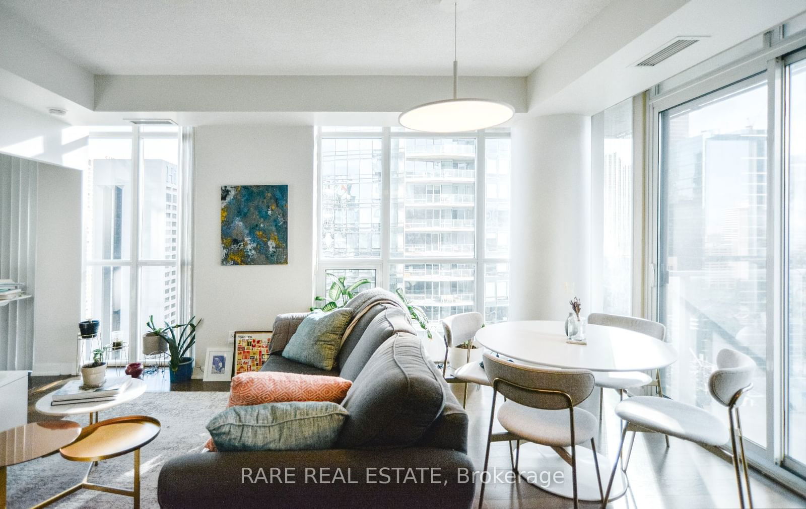 126 Simcoe St, unit 2708 for rent