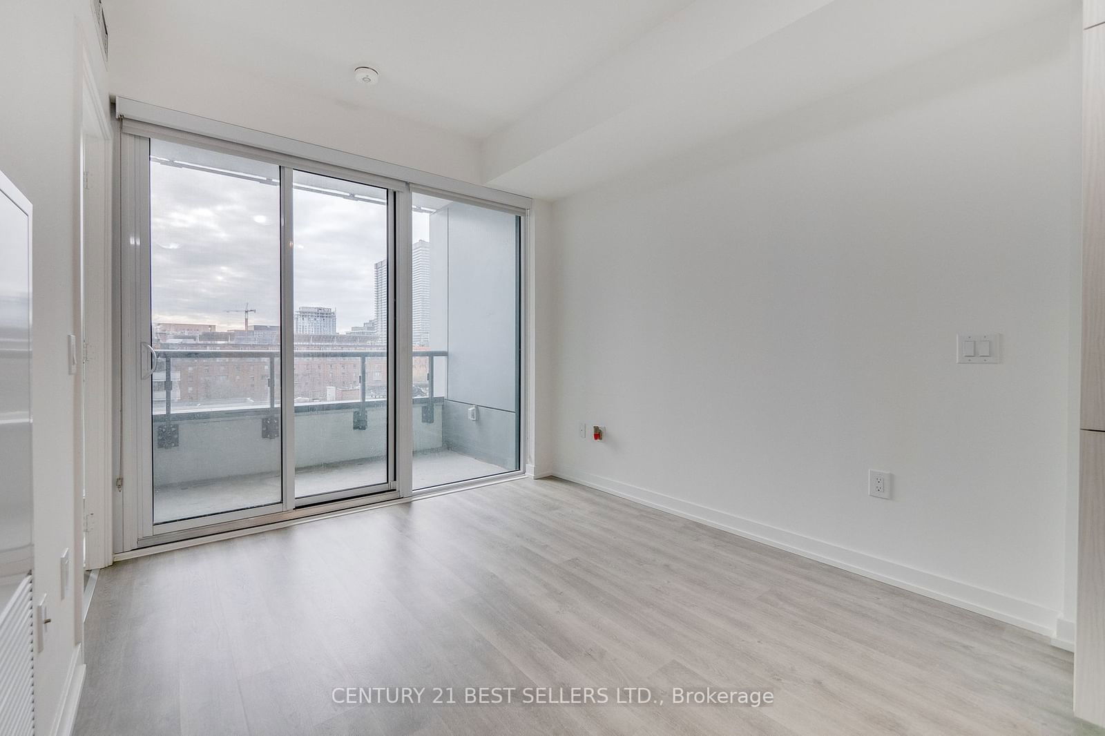 158 Front St E, unit 619 for sale